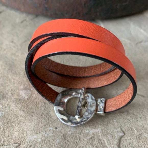 Women’s Triple Wrap Leather Bracelet - Picture 6 of 11